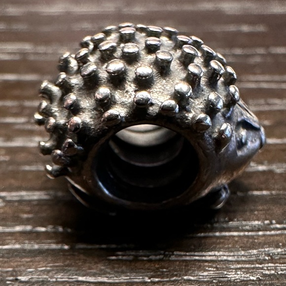 Pandora Hedgehog Charm - Picture 4 of 6